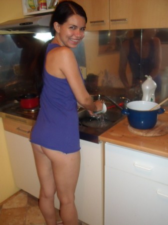 Zuzinka washing dishes with no panties on, picture 3 :-) Zuzinka washing dishes with no panties on, picture 3 :-)
