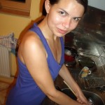 Zuzinka washing dishes with no panties on, picture 1 :-)
